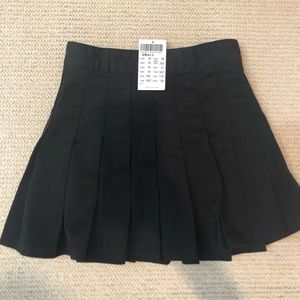 brandy melville skirt new with tags size small